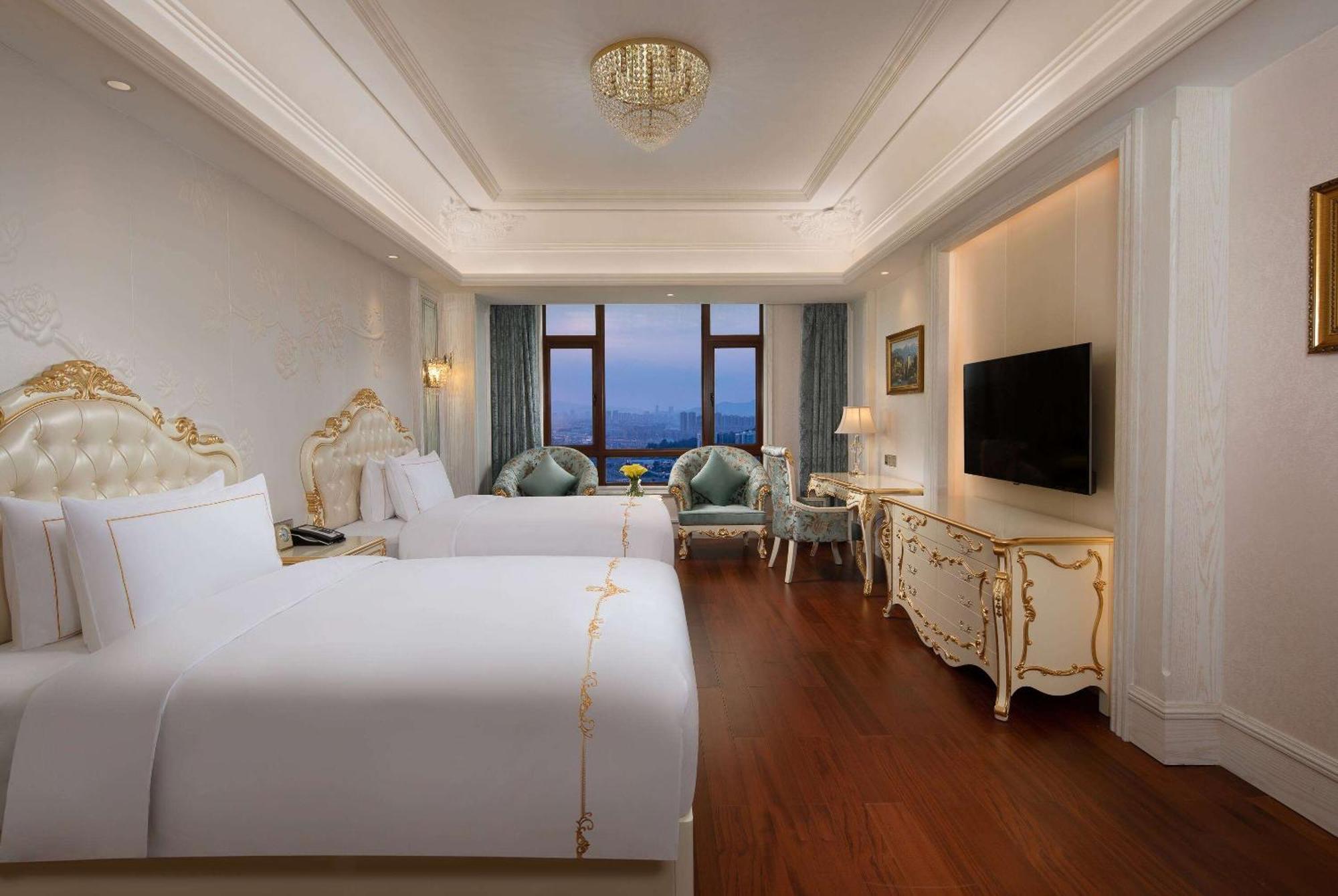 Wyndham Grand Kunming East Hotel Exterior photo